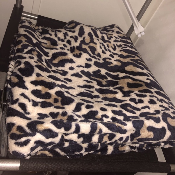 Bedding | Cheetah Blanket | Poshmark